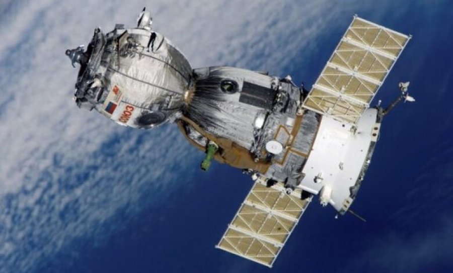 NASA: Anija kozmike amerikane dhe sateliti rus janë shumë afër