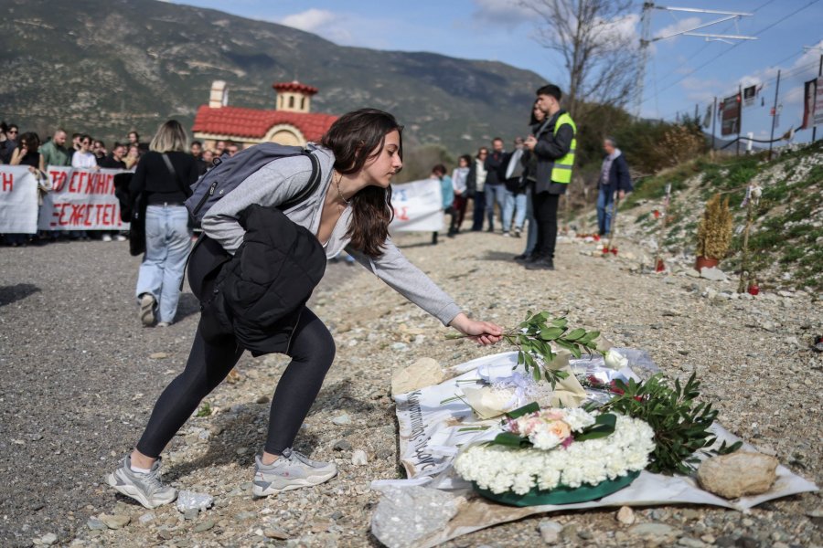 Dhunë në 1-vjetorin e tragjedisë hekurudhore në Greqi