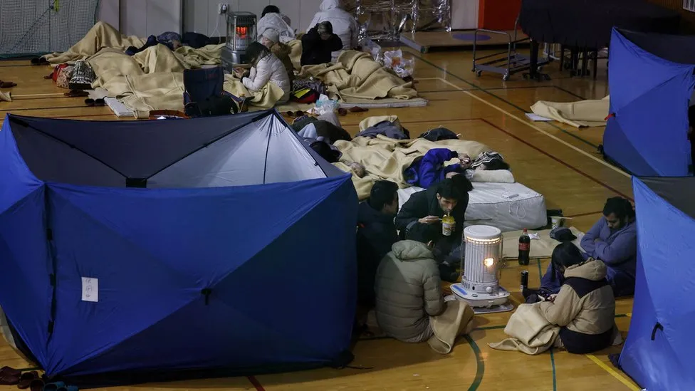 Tërmet në Japoni: Mijëra persona në strehimore gjatë natës pas paralajmërimeve për cunami