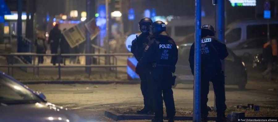 Berlin: Sërish sulme ndaj policëve gjatë ndërrimit të viteve