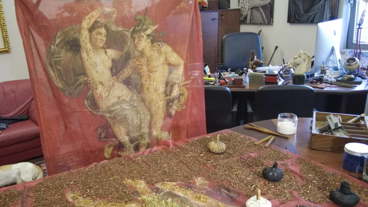 Të ngjyrosësh për të mos i harruar: Ringjallen teknikat e lashta të tekstilit të Pompeit