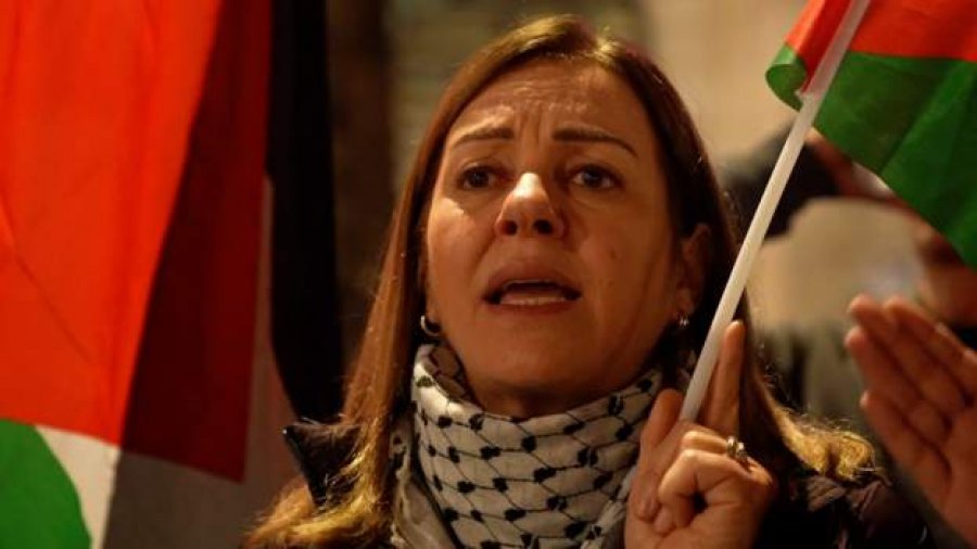Palestinezët vajtojnë nënkryetarin e vrarë të Hamasit 