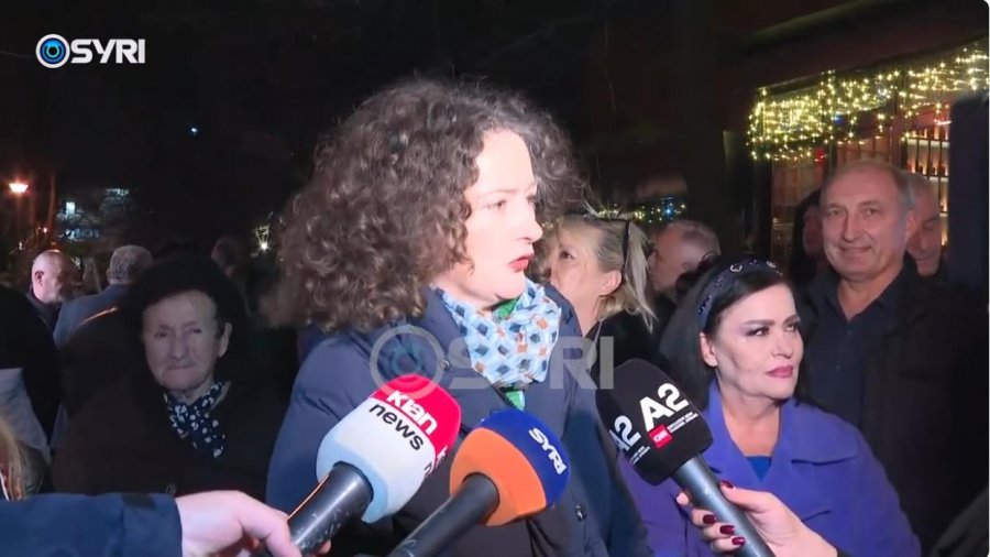 Tubimi në mbështetje të liderit të opozitës, Argita Malltezi: Demokratët po mbrojnë dinjitetin e tyre