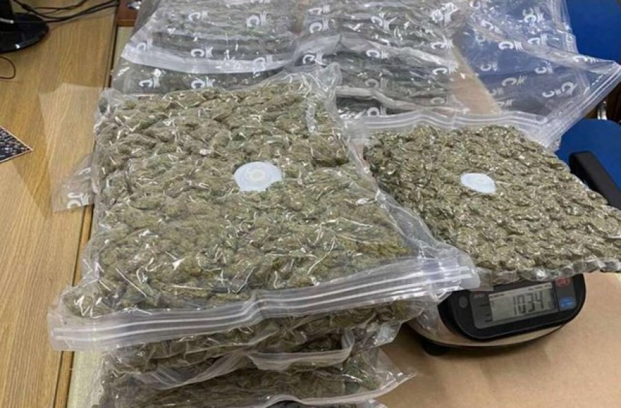 Kapet me 42 kg marijuanë, prangoset shqiptari në Qipro