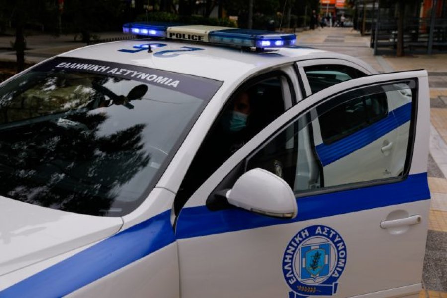 EMRI/ U kap me 3 armë zjarri, arrestohet shqiptari në Greqi