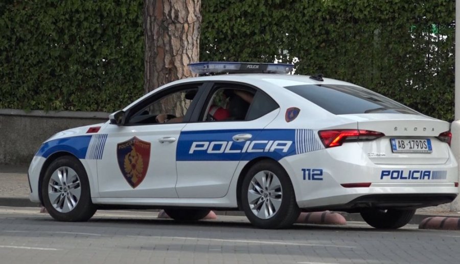 EMRAT/ Shisnin drogë pranë shkollave dhe në lokale nate në Durrës, arrestohen 3 persona