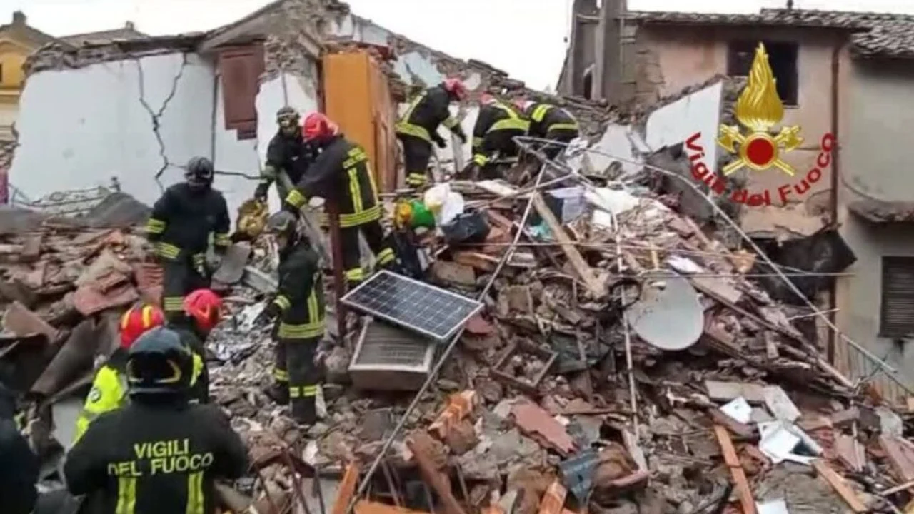 Një shpërthim i fuqishëm shkakton shembjen e një pallati në Itali
