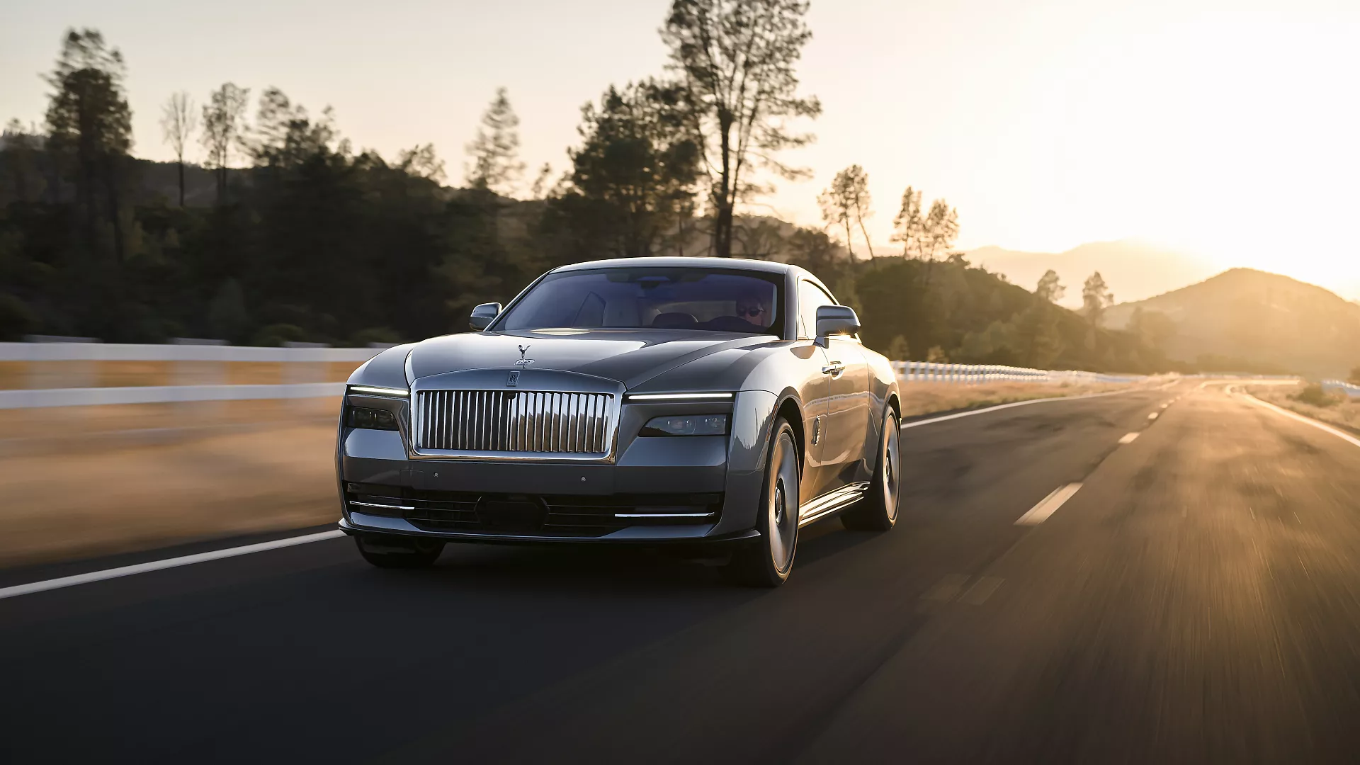 Rolls-Royce me shitje rekord ndërsa rritet kërkesa për makinën tërësisht elektrike