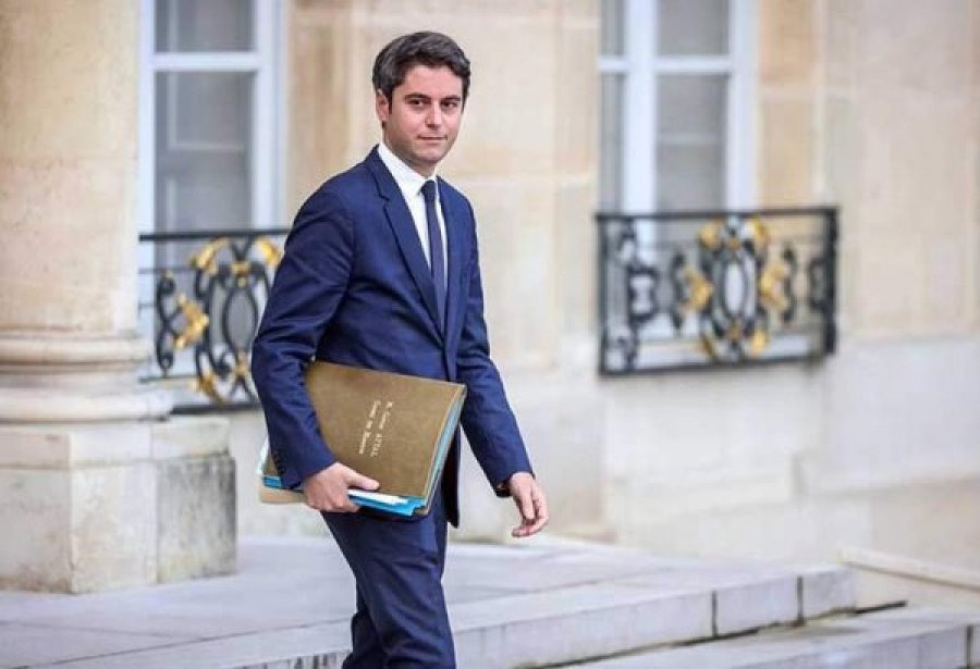 Franca zgjedh kryeministrin e parë homoseksual/ Kush është Gabriel Attal, i mbiquajtur 'foshnja Macron'