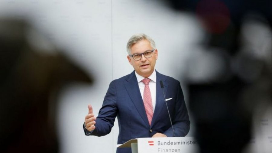 Tejkaloi shpejtësinë, ministrit austriak i hiqet patenta për një muaj