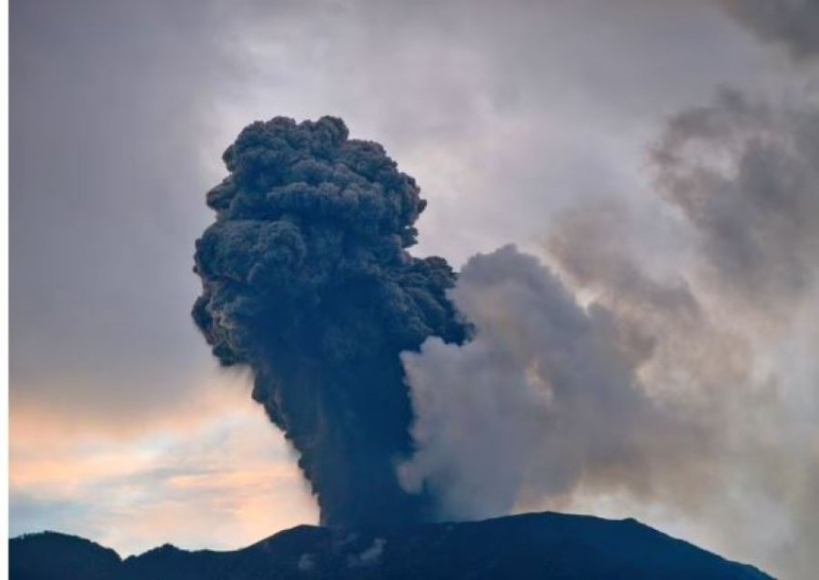 Vullkani Marapi i Indonezisë shpërthen sërish, një muaj pas incidentit vdekjeprurës