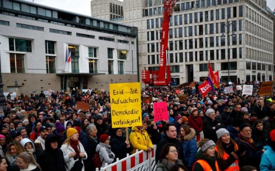Franca zien nga protestat kundër ligjit të imigracionit