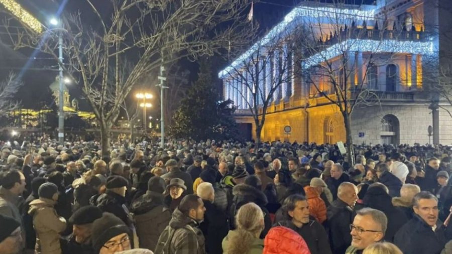 Opozita serbe në rrugë, akuza Vuçiç: Vodhe zgjedhjet