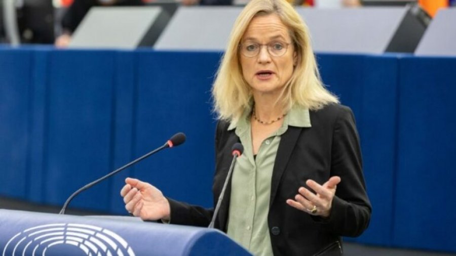 Deputetja gjermane Cramon: Isha vëzhguese në Serbi, zgjedhjet u manipuluan, nuk kisha parë kurrë diçka të tillë më parë