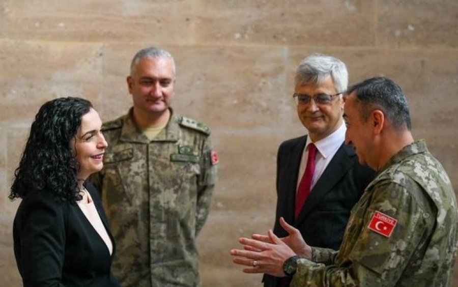 Osmani takim me komandantin e KFOR-it: Bashkëpunim për të frenuar çdo sulm të mundshëm të Serbisë
