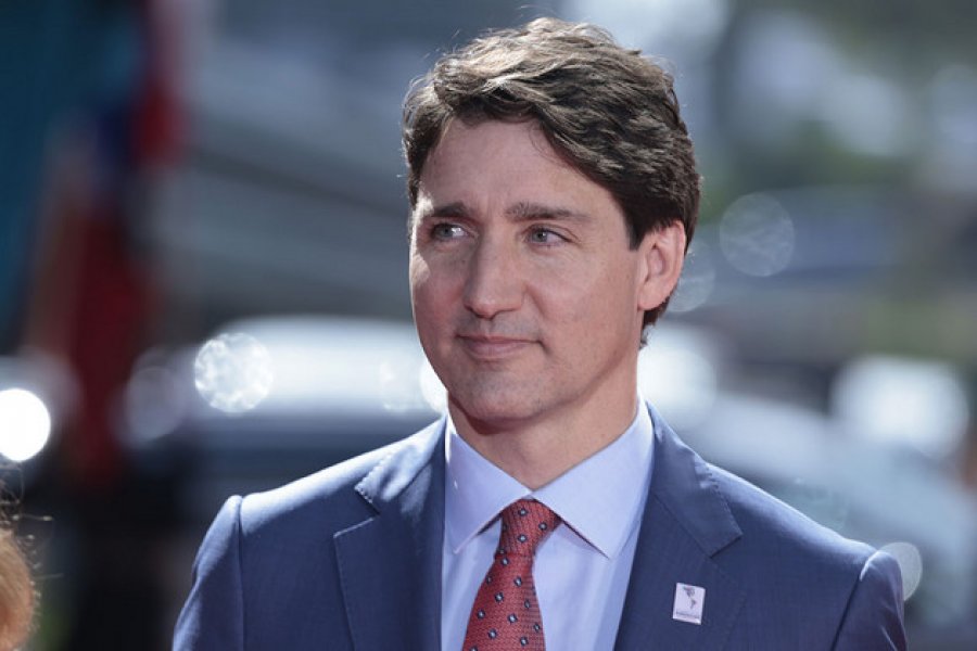 Justin Trudeau si kurrë më parë, shfaqet me slitë me qen në provincën e acartë
