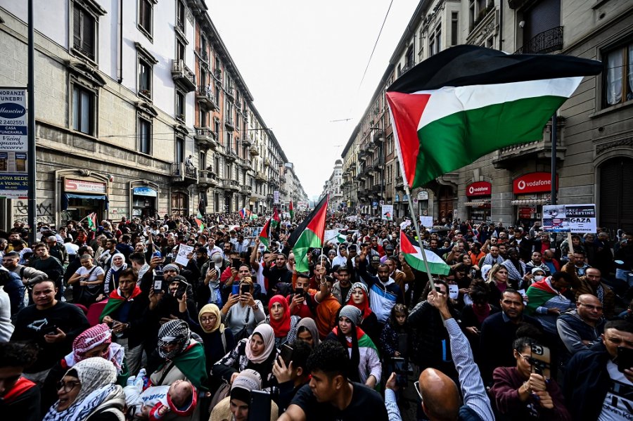 Marshim pro-Palestinë në Itali, policia shpërndan me ujëhedhëse protestuesit