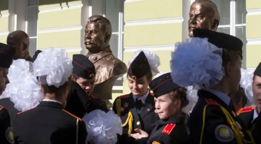 Analiza e CNN/ Mbi 100 buste të reja të Stalinit, si po përpiqet Putini të qetësojë elektoratin pro dhe kundër diktatorit brenda shoqërisë ruse