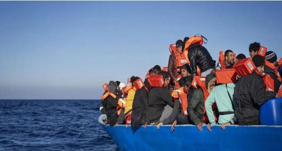 Shpëtohen dy anije me emigrantë të paligjshëm në ujërat e Kretës