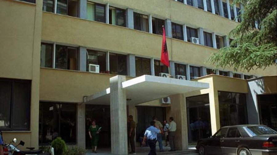 Gjykata e Tiranës aprovon pushimin e hetimeve ndaj  mjekëve që u denoncuan nga motra e 26-vjeçares vdiq nga COVID