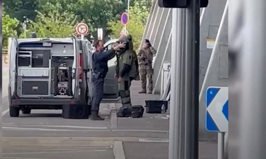 Alarm për bombë në aeroportin e Basel-Mulhouse, mbyllet përkohësisht