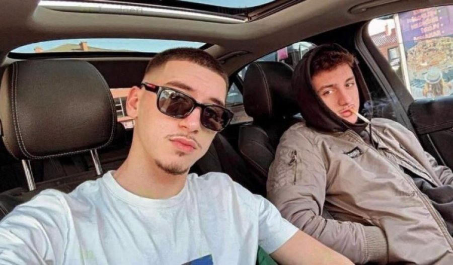 VIDEO/ Pamje shokuese: Djemtë e biznesmenëve vranë me shufra të riun jetim në Podujevë