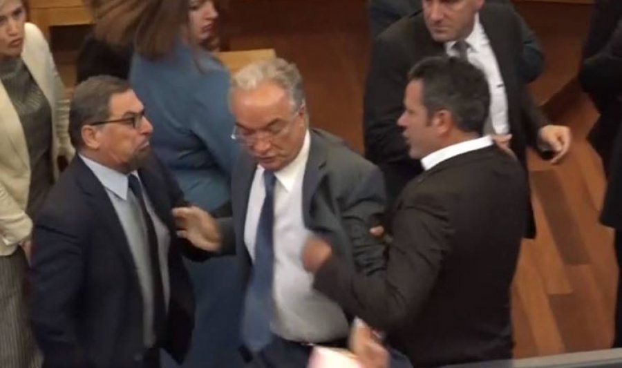 Xhavit Haliti dënohet me 1 mijë euro gjobë për sulm ndaj deputetit të LDK-së, Arben Gashi