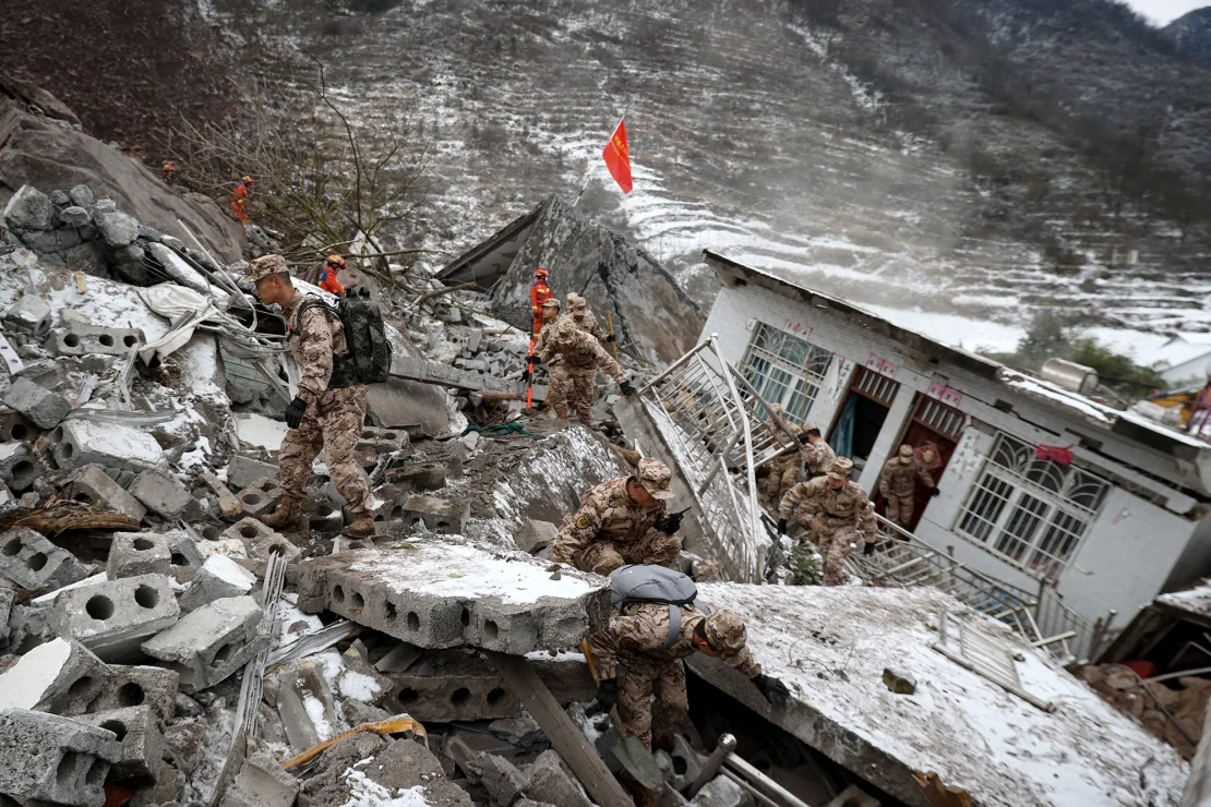 Rritet numri i të vdekurve nga rrëshqitjet e dheut në Kinë