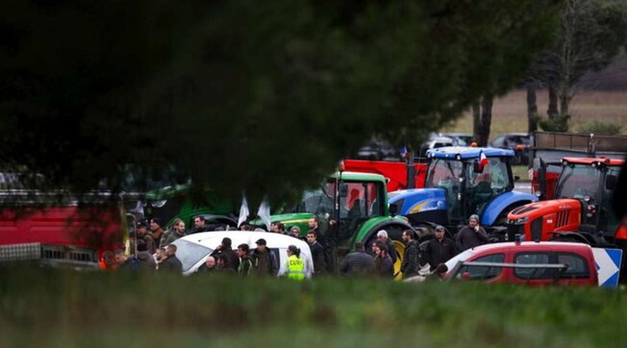 Makina përplas bujqit në protestë, humb jetën një grua