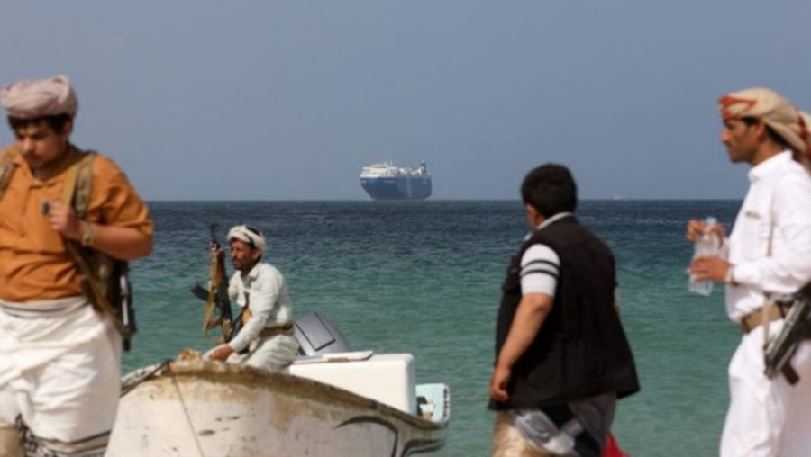 Grupi rebel Houthi sulmojnë dy anije amerikane
