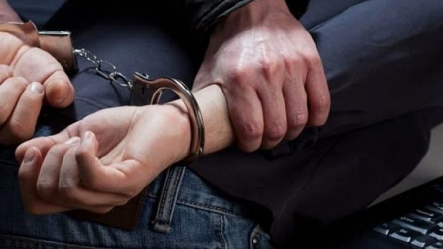 U kap duke shpërndarë drogë, dënohet me burg 37-vjeçari në Kuçovë