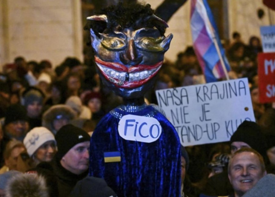 Sllovaki: Mijëra njerëz në protestë kundër ndryshimit të Kodit Penal