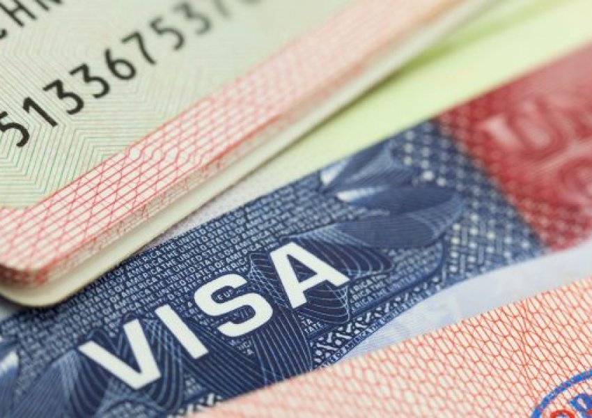 Ambasada amerikane del me njoftim: Kontrolli i vizave në ShBA s’ndalet pas lëshimit të vizës