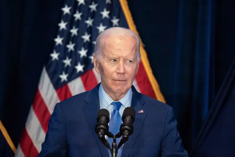 Joe Biden harron emrin e Hamasit teksa murmurit në fjalimin e tij në Shtëpinë e Bardhë