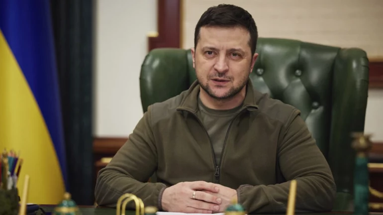 Lufta në Ukrainë, Zelensky paralajmëron: Po përgatiten pako të reja me ndihma ushtarake