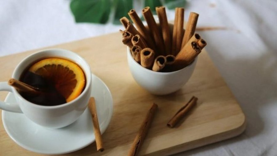 Çaji që djeg yndyrnat: Kanellë, xhenxhefil dhe mjaltë