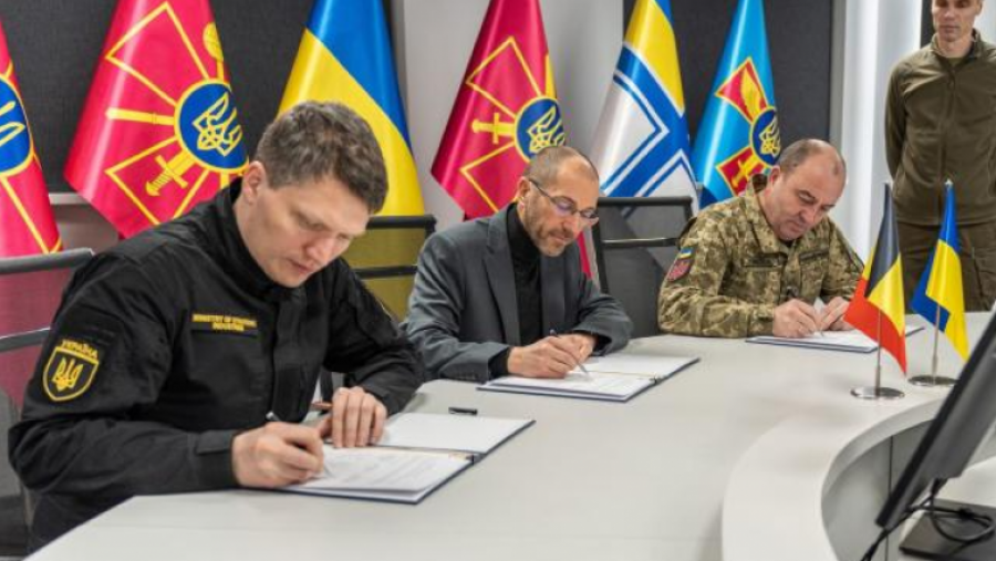 Ukraina dhe Belgjika nënshkruajnë memorandum bashkëpunimi për të forcuar prodhimin e përbashkët të armëve