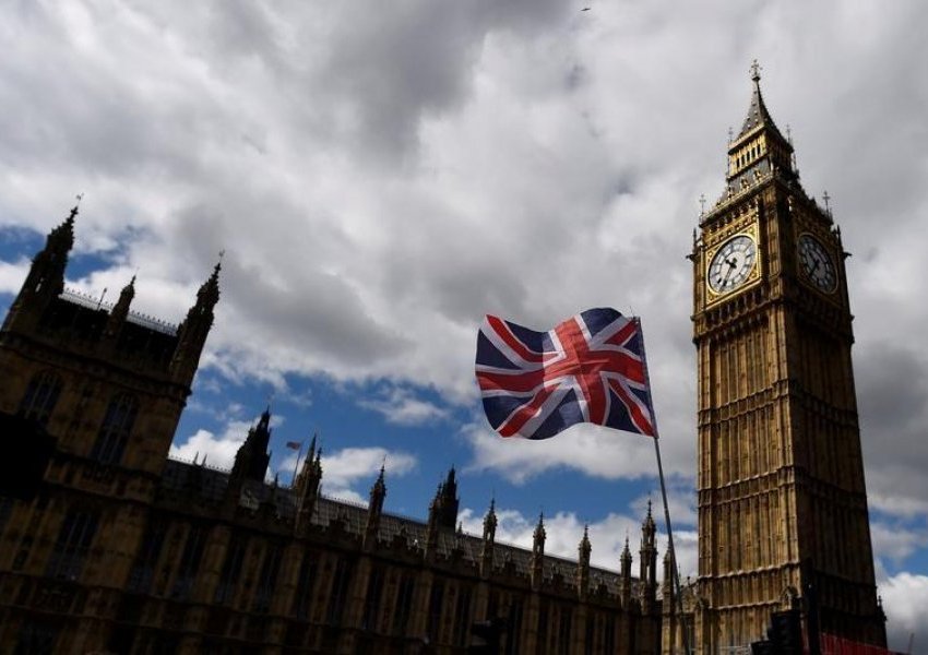 Britania e Madhe heq një pjesë të anijeve luftarake, helikopterëve dhe flotës së dronëve