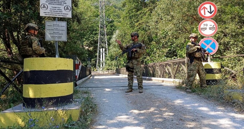 KFOR-i realizon ushtrim në Deçan, patrullon edhe afër Manastirit
