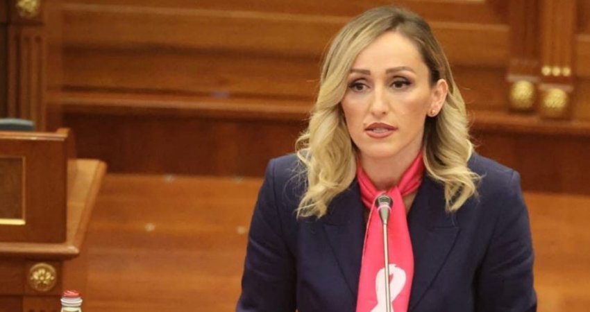 Bytyqi e AAK-së kërkon dorëheqjet e Sveçlës dhe Haxhiut për rastin e Hajrizit