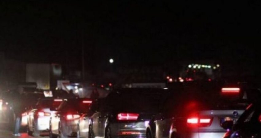 Pritje deri në 40 minuta e kolona 250 metra, gjendja nëpër pikëkalimet kufitare