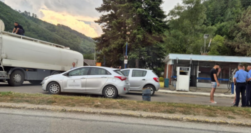 Shteti i lejoi pronarët e pompave të mbyllura në Veri t’i marrin derivatet dhe inventarin