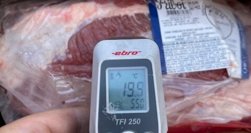 AUV gjen dhe refuzon për import një ngarkesë prej 26 ton mish të shkrirë