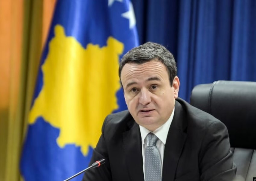 Kurti kritikon BE për heqjen e vizave për poseduesit e pasaportave serbe