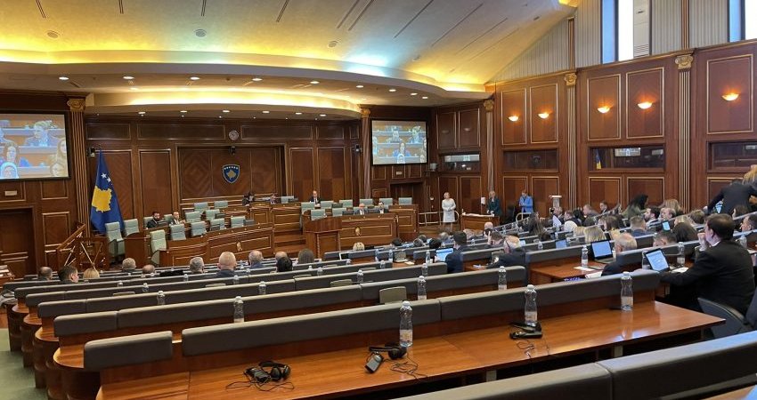 Kuvendi mirëpret bashkatdhetarët