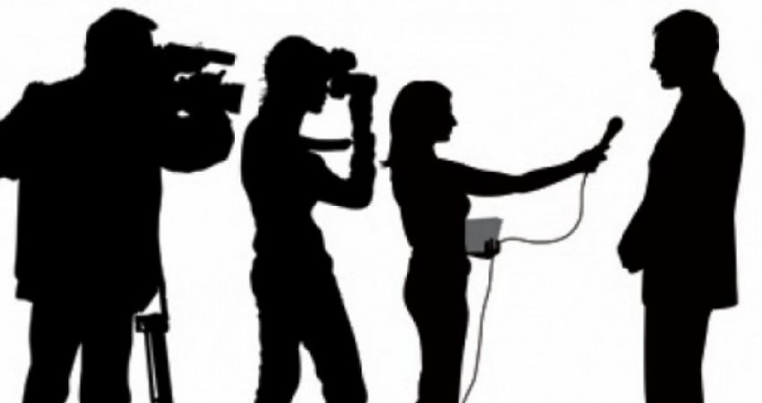 “SafeJournalists”: I bëjmë thirrje kryeministrit Kurti që të dënojë fushatën denigruese ndaj mediave