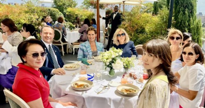 Dreka e zonjave dhe zotërinjve të parë në Paris, Prindon Sadriu merr pjesë në organizimin e Briggite Macron 