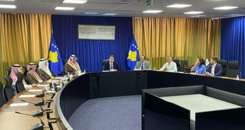 Fondi Saudit i Zhvillimit i jep kredi Kosovës për përfundimin e rrugës Prishtinë-Mitrovicë