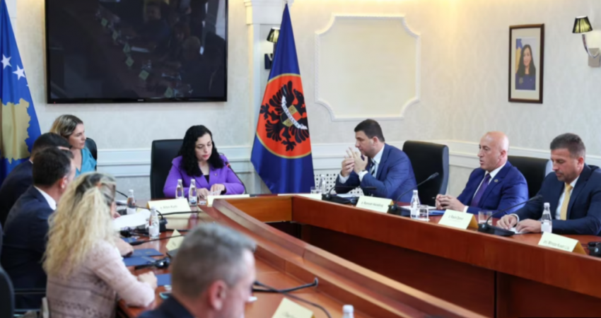Konsultimet për datën e zgjedhjeve, opozita kërkon të mbahen me 26 janar – çka u tha pas takimit?