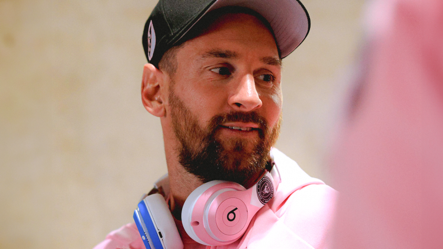 Messi nënshkruan marrëveshjen historike